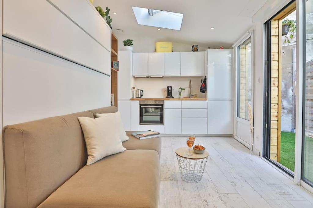 Tiny Studio Terrasse, Hypercentre La Plage A 2 Pas ! Ле-Сабль-д’Олон Экстерьер фото