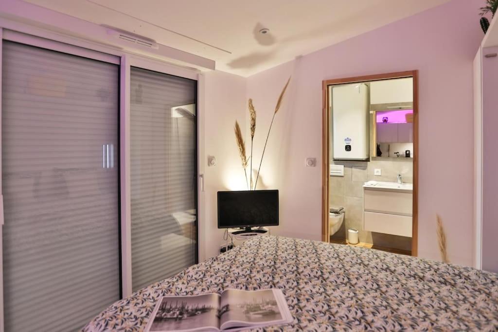 Tiny Studio Terrasse, Hypercentre La Plage A 2 Pas ! Ле-Сабль-д’Олон Экстерьер фото
